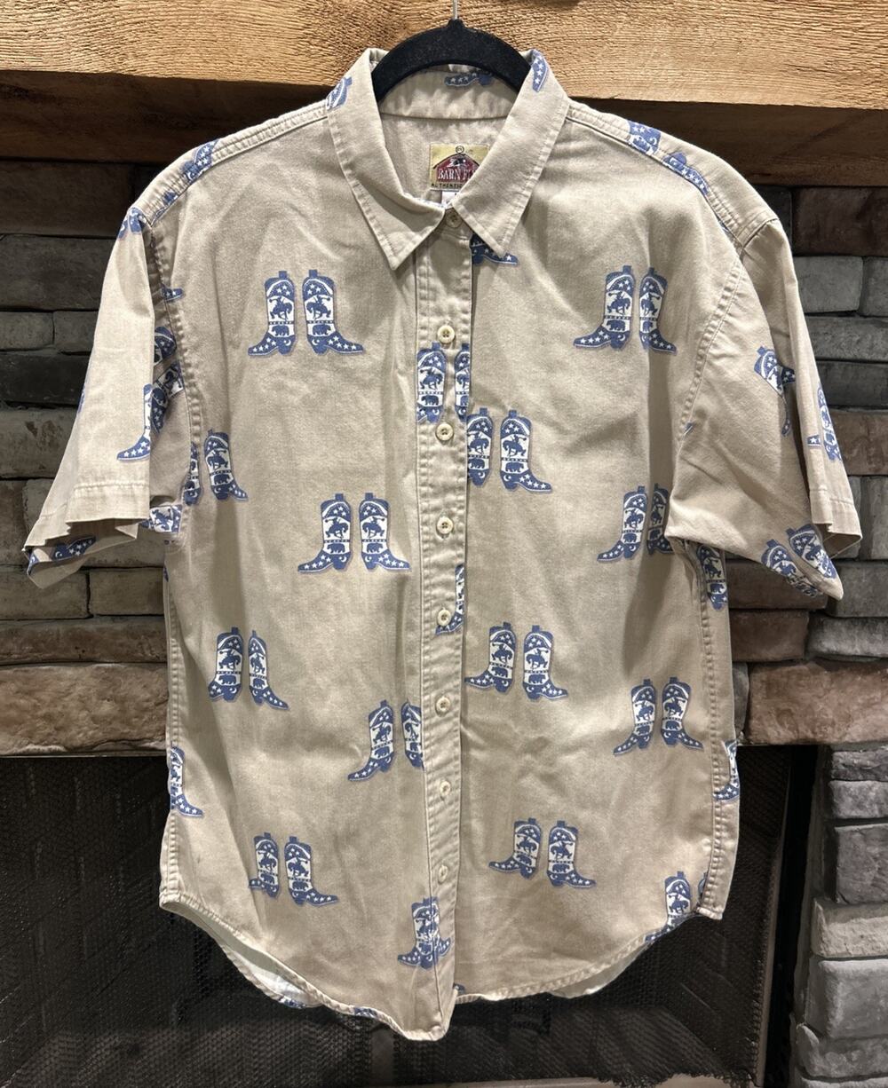 Men’s BARN FLY Khaki AOP Boots Short Sleeve Button Up Shirt Size M *B6